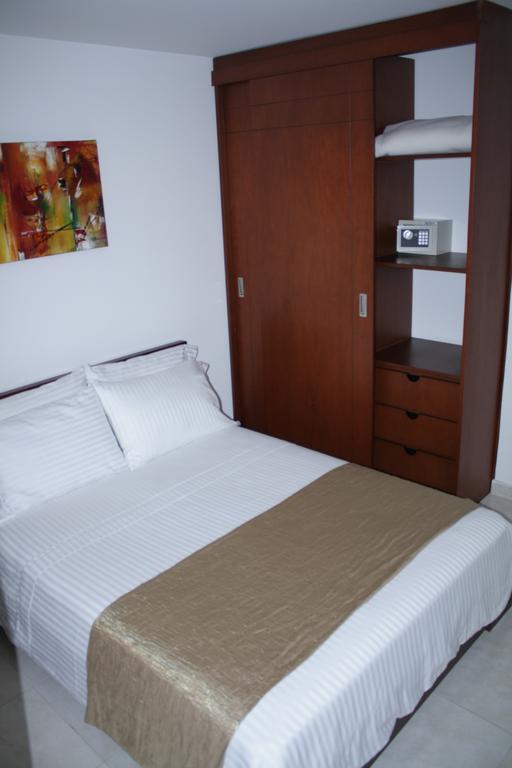 Hotel Dorado Gold Airport