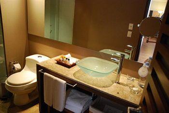 84 Dc Hotel