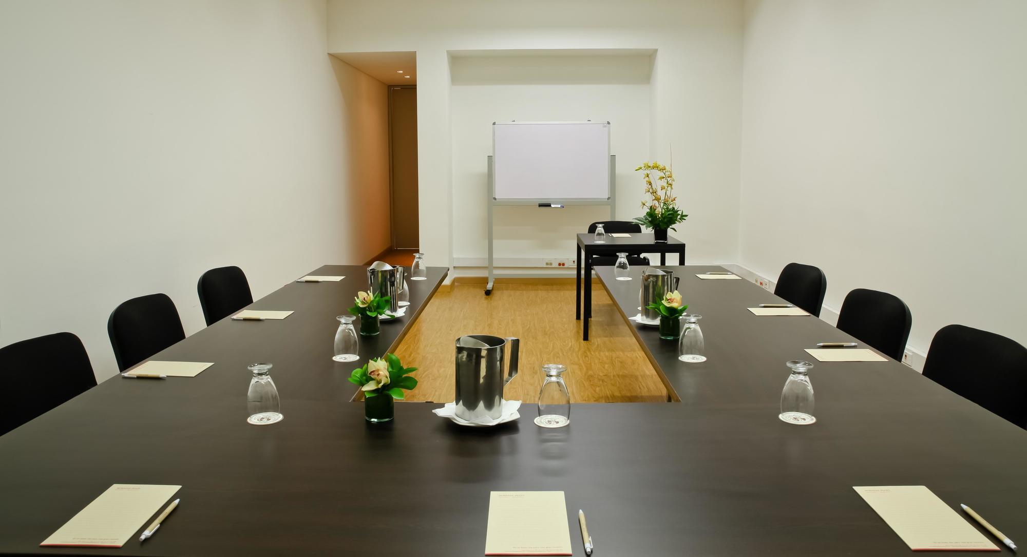 Hotel Rosales Plaza 4*