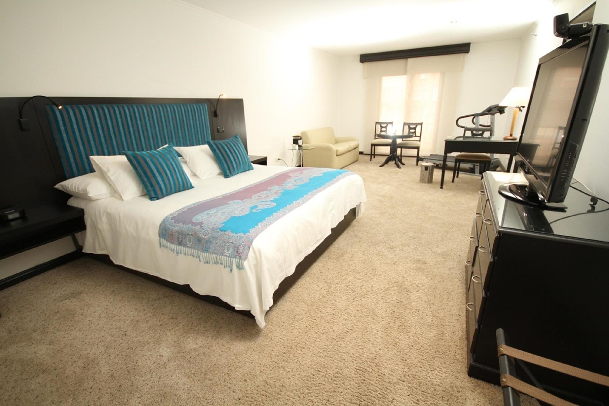 Hotel Rosales Plaza 4*