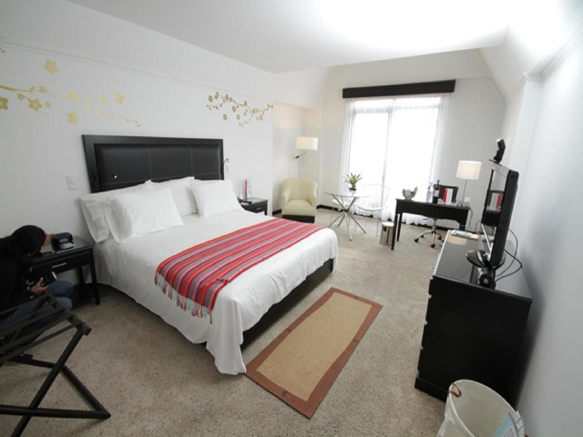 Hotel Rosales Plaza 4*
