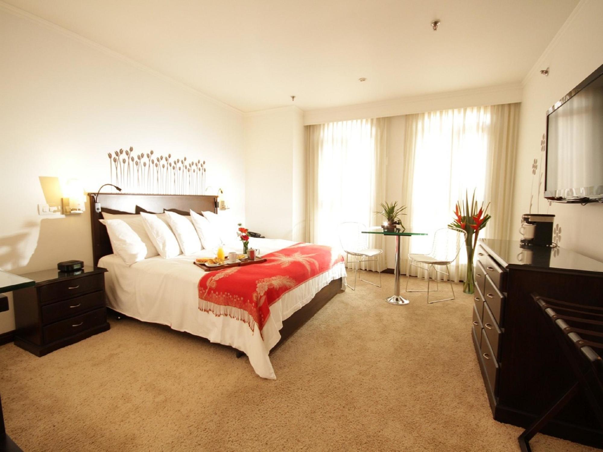 Hotel Rosales Plaza 4*