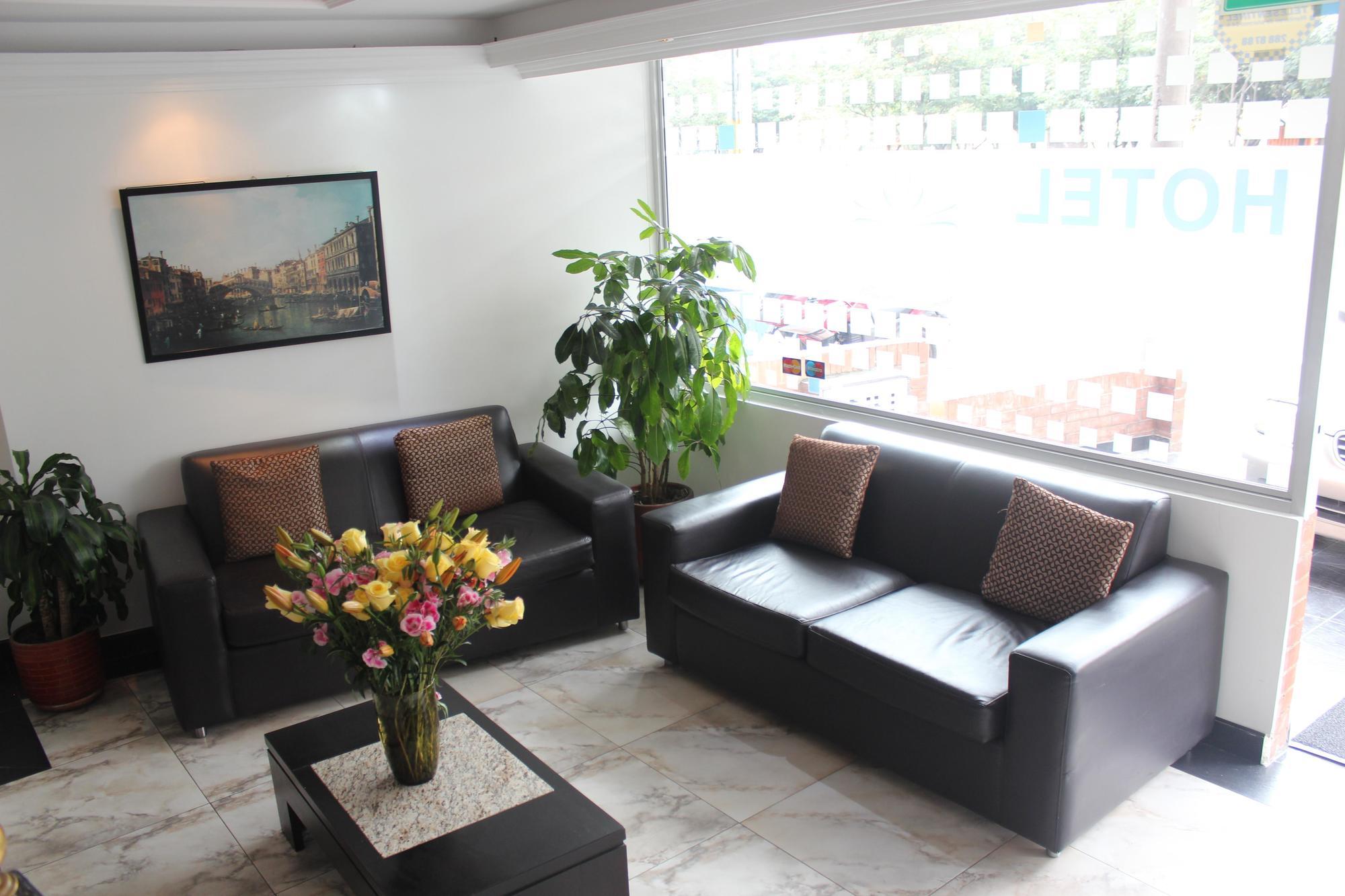 Hotel Real Estación 3*