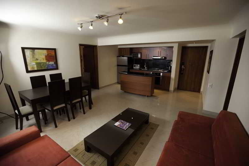 Travelers Y Condominioplenitud 3*