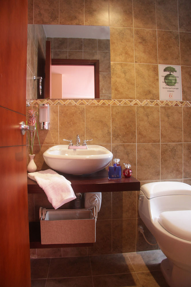 6 Hotel 4*