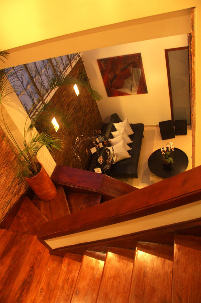 6 Hotel 4*