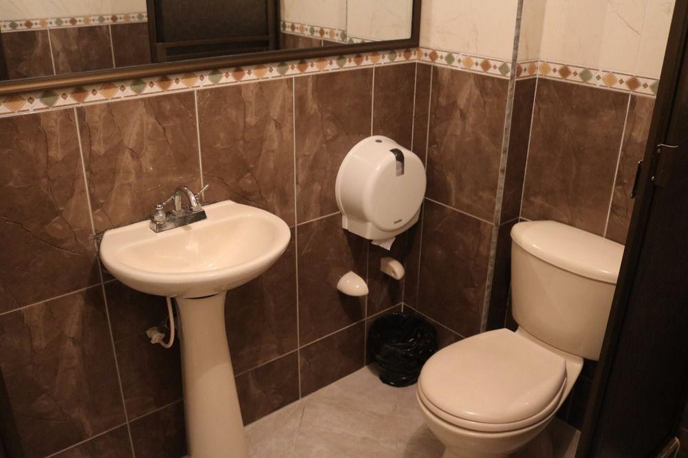 Ejecutivo 63 In Hotel