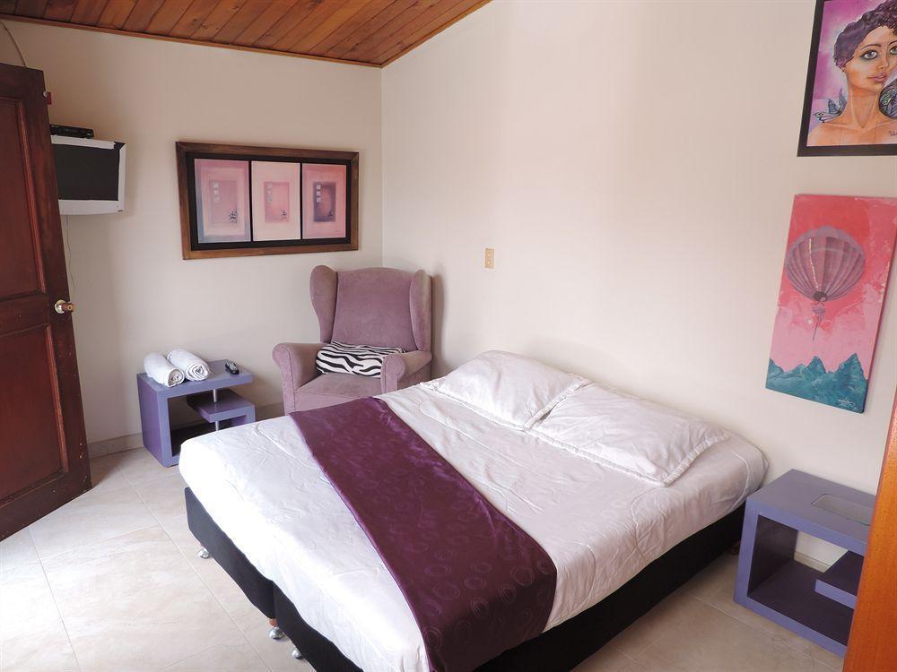 Violeta Park Hostal *