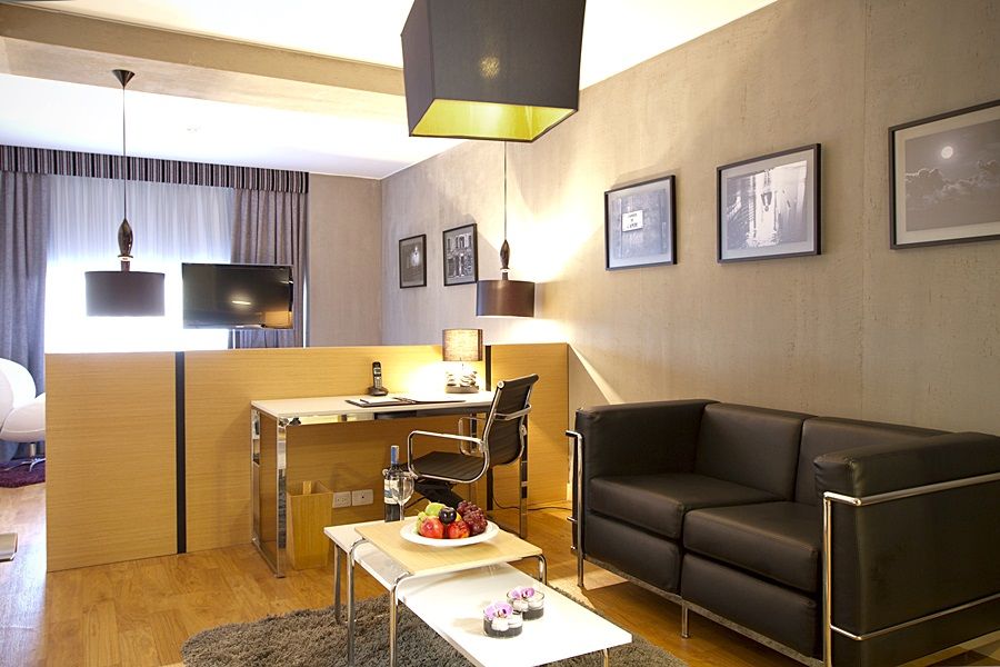 Hotel Nh Urban 93 Royal