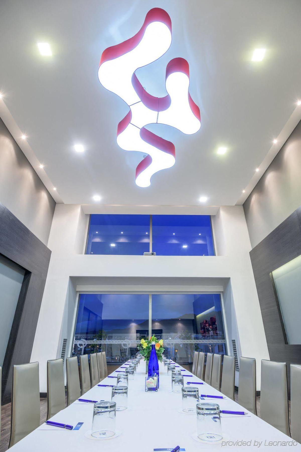Hotel Nh Urban 26 Royal 4*