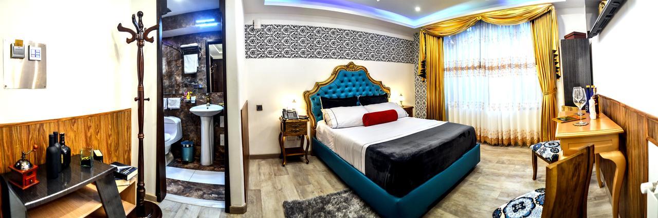 Von Astorian Hotel