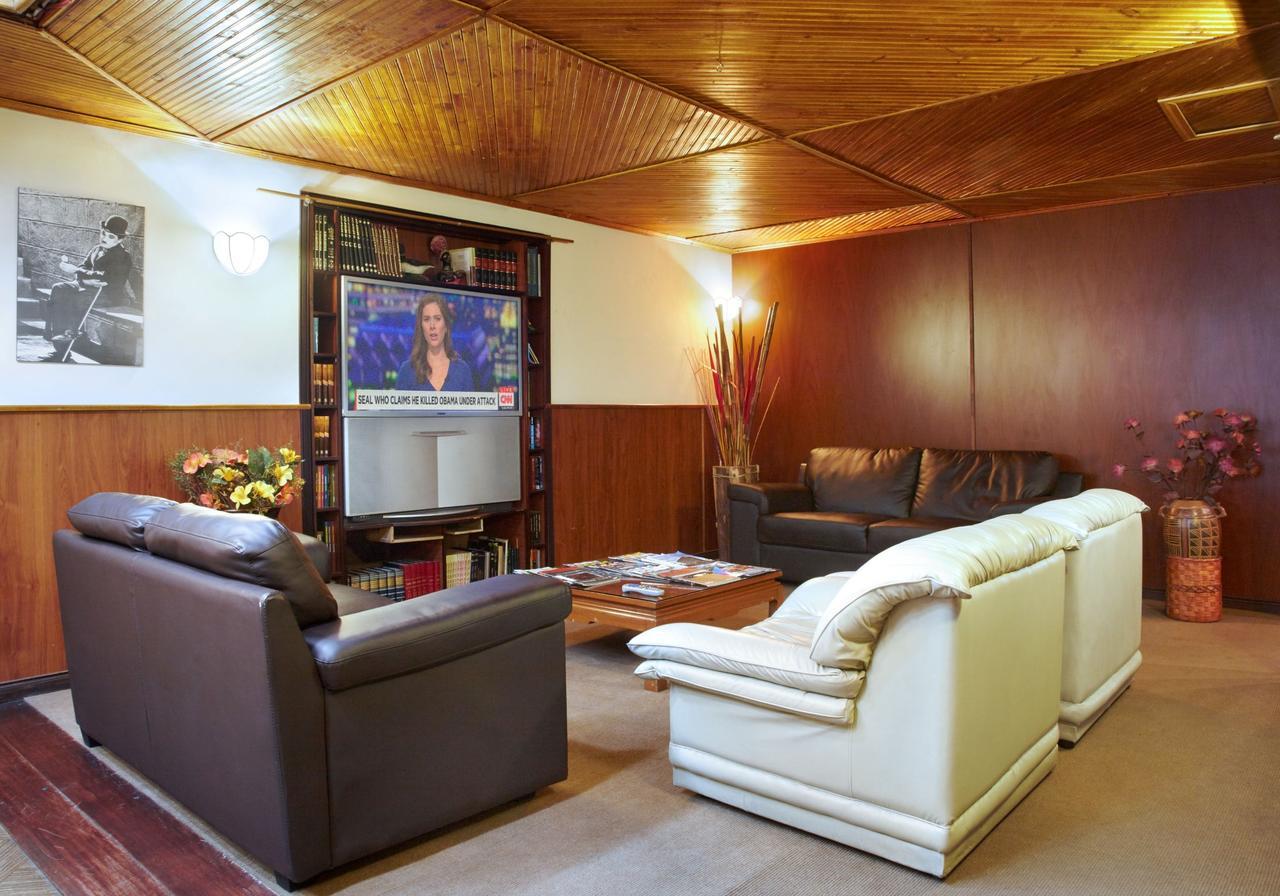 Charlies Place 3*