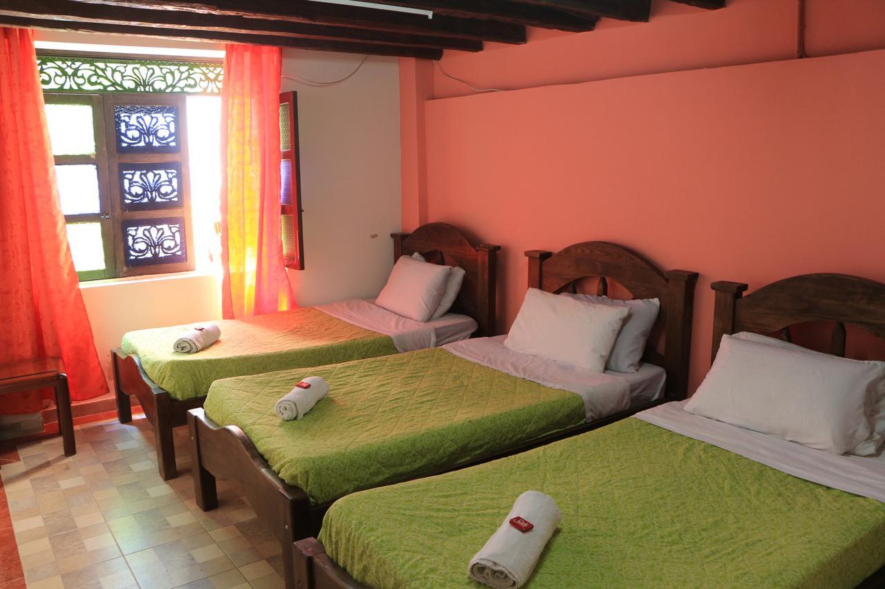 Hostal Tip Top Hostel *