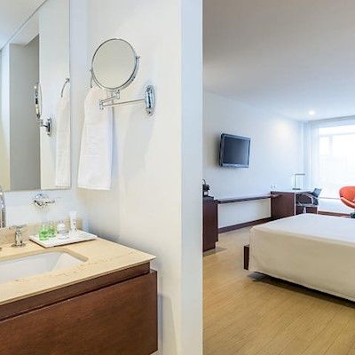 Hotel Nh Urban 93 Royal