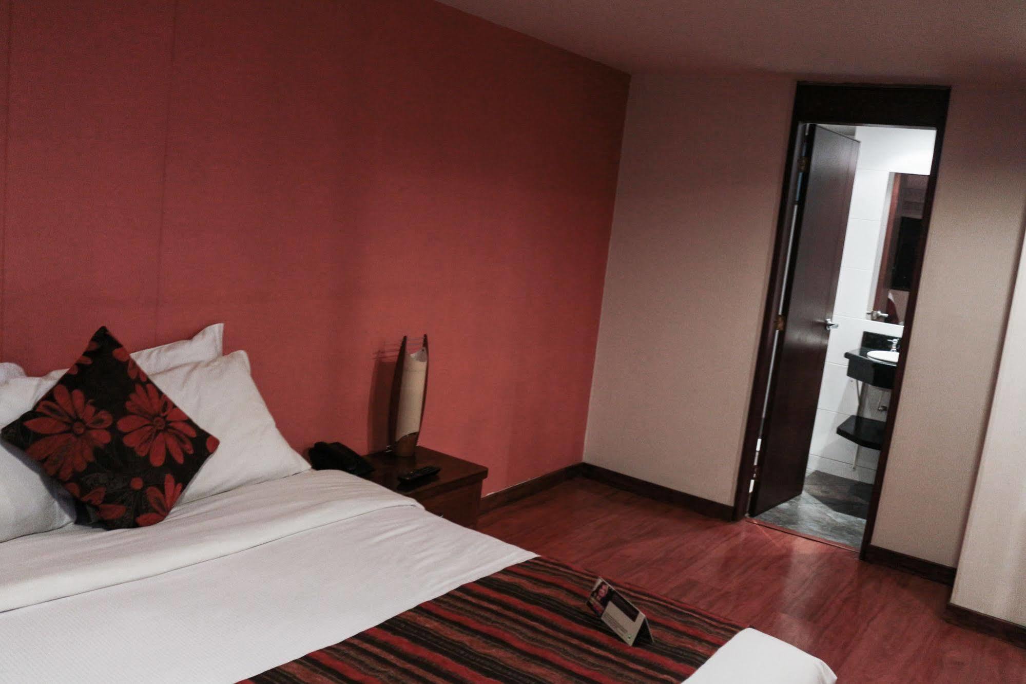 Hotel Confort 80 Zona Rosa 3*