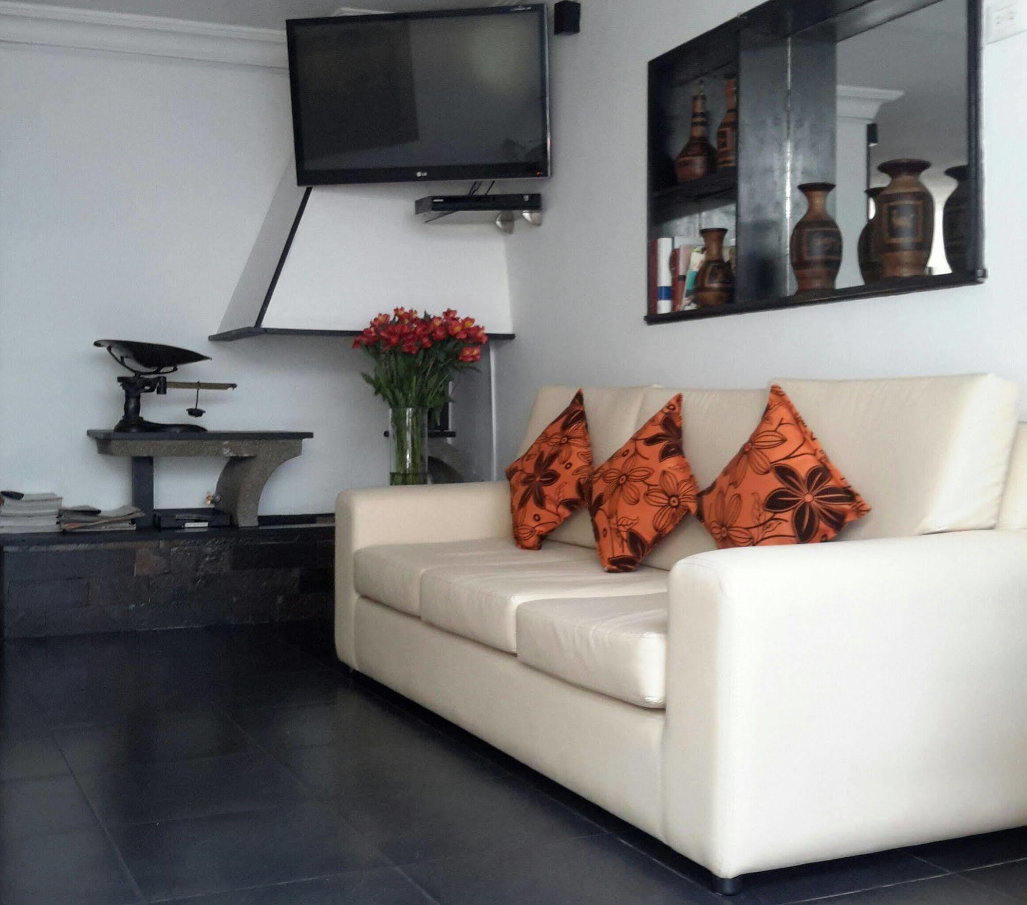 Hotel House A 5 Min De La Embajada Americana 3*