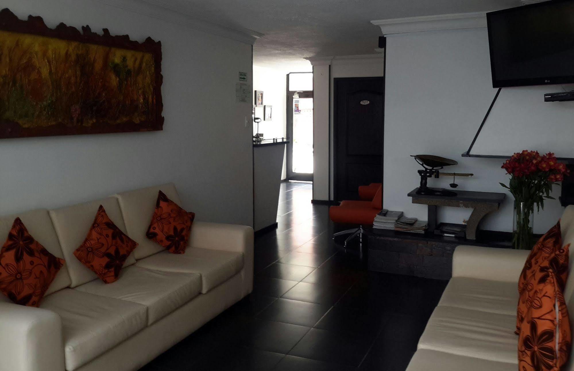 Hotel House A 5 Min De La Embajada Americana 3*