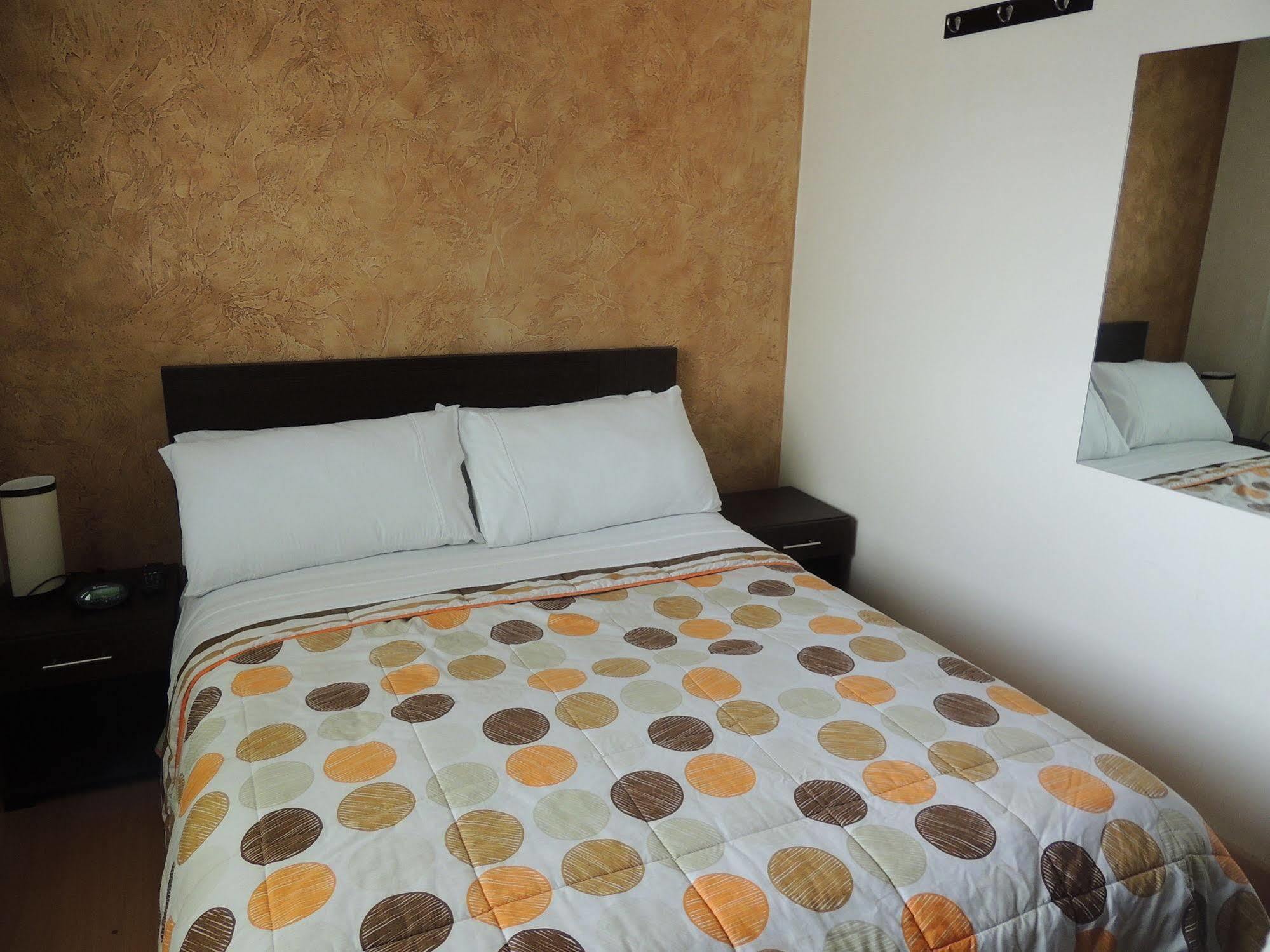 Hotel Titan & Bogota