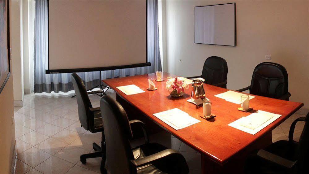 Charlies Place Hotel 3*