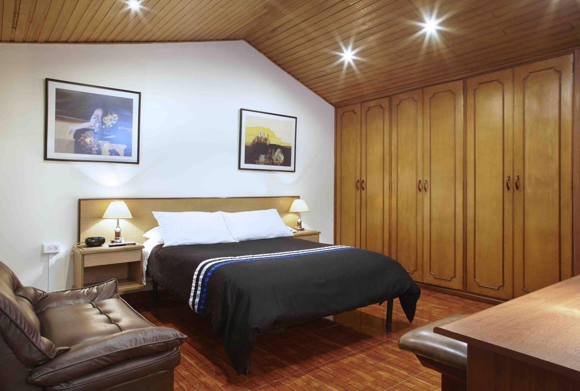 Charlies Place Hotel