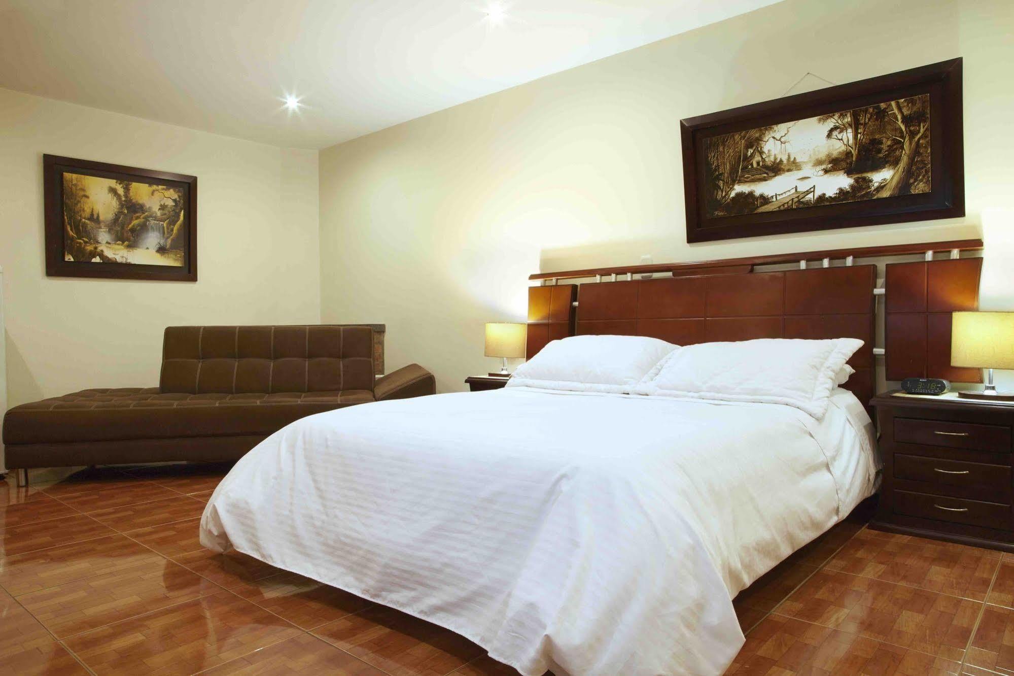 Hotel Charlies Place 3*