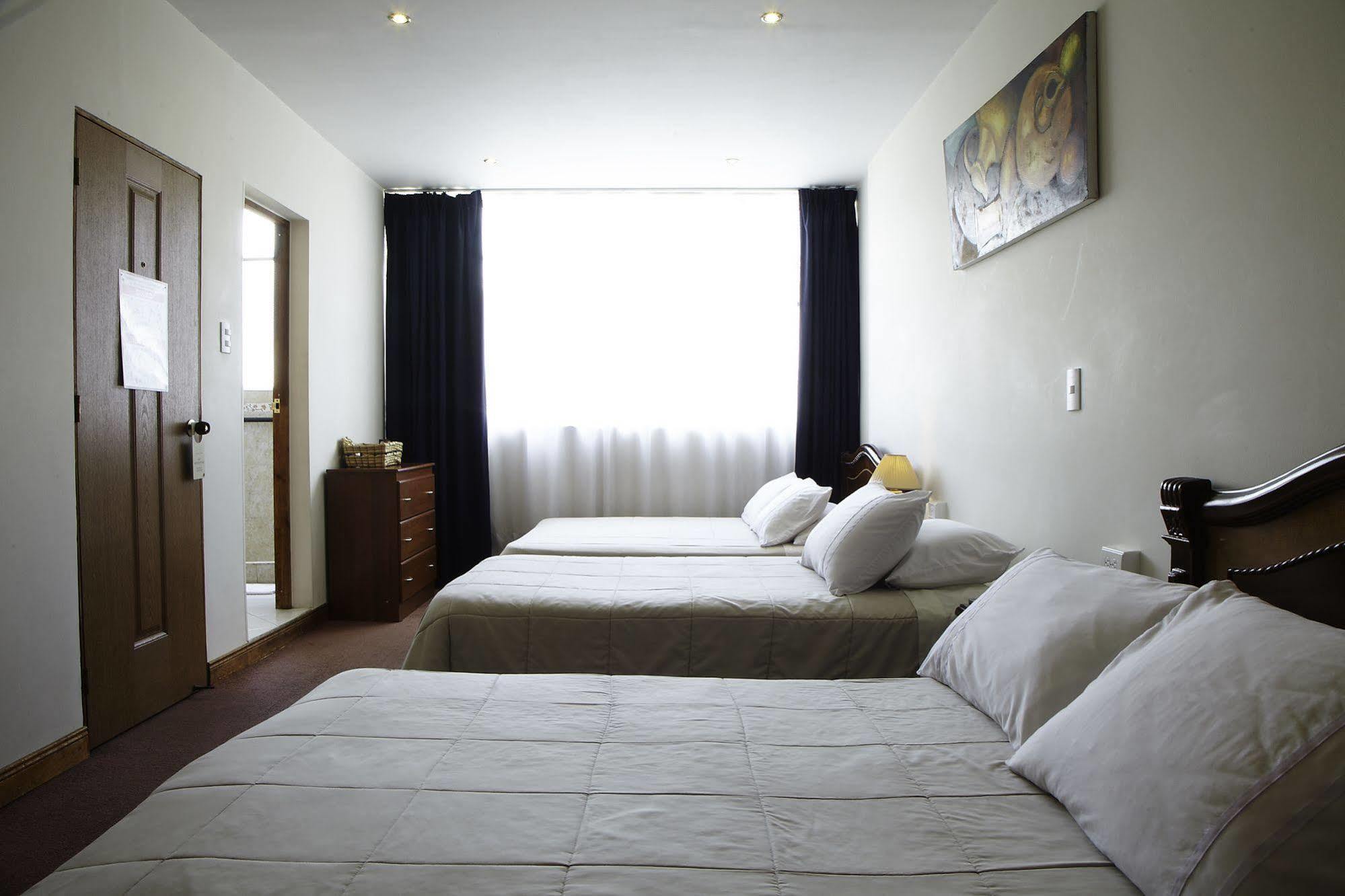 Charlies Place 3*