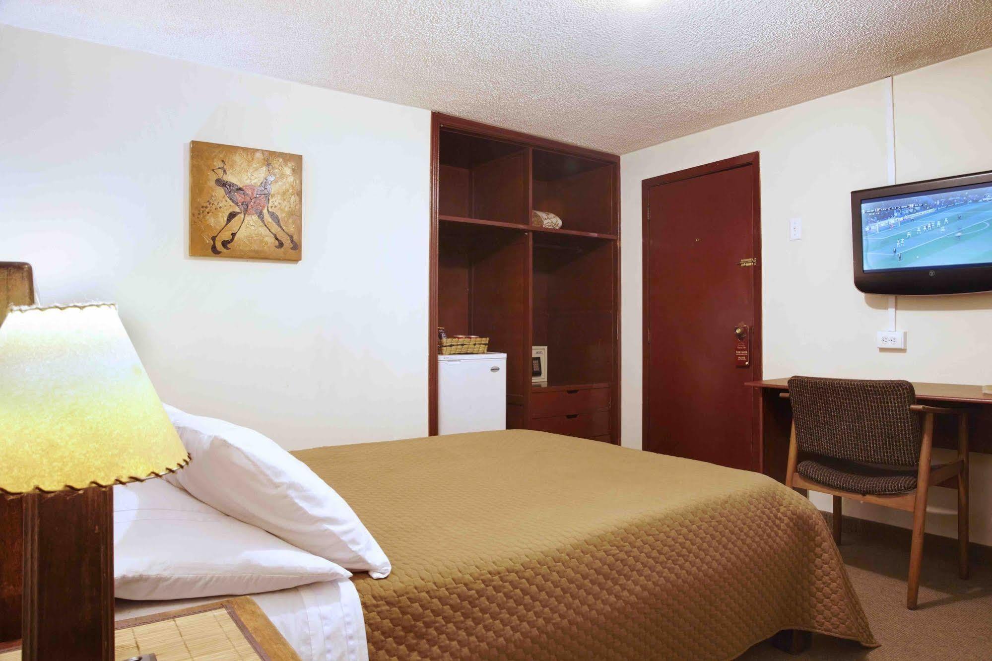 Hotel Charlies Place 3*