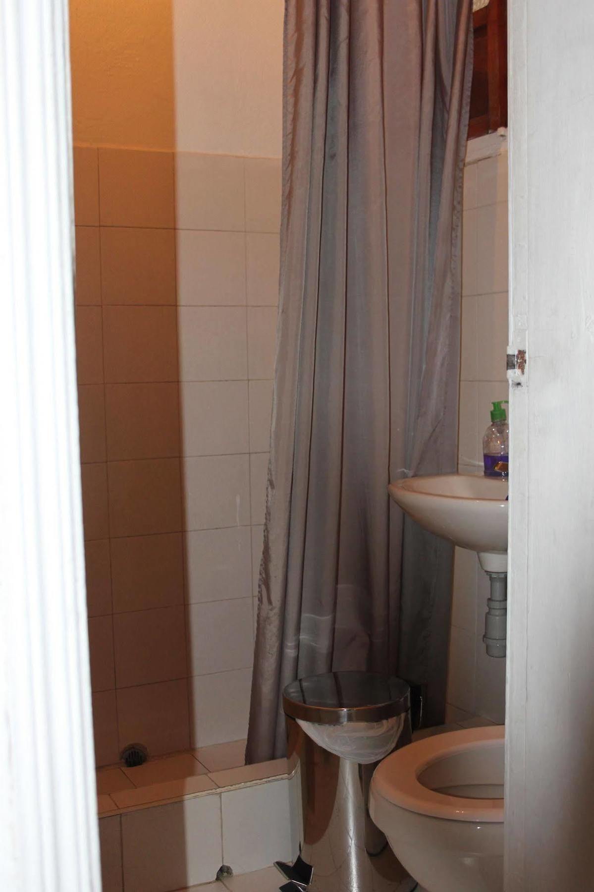 Hostal Iku Backpackers *