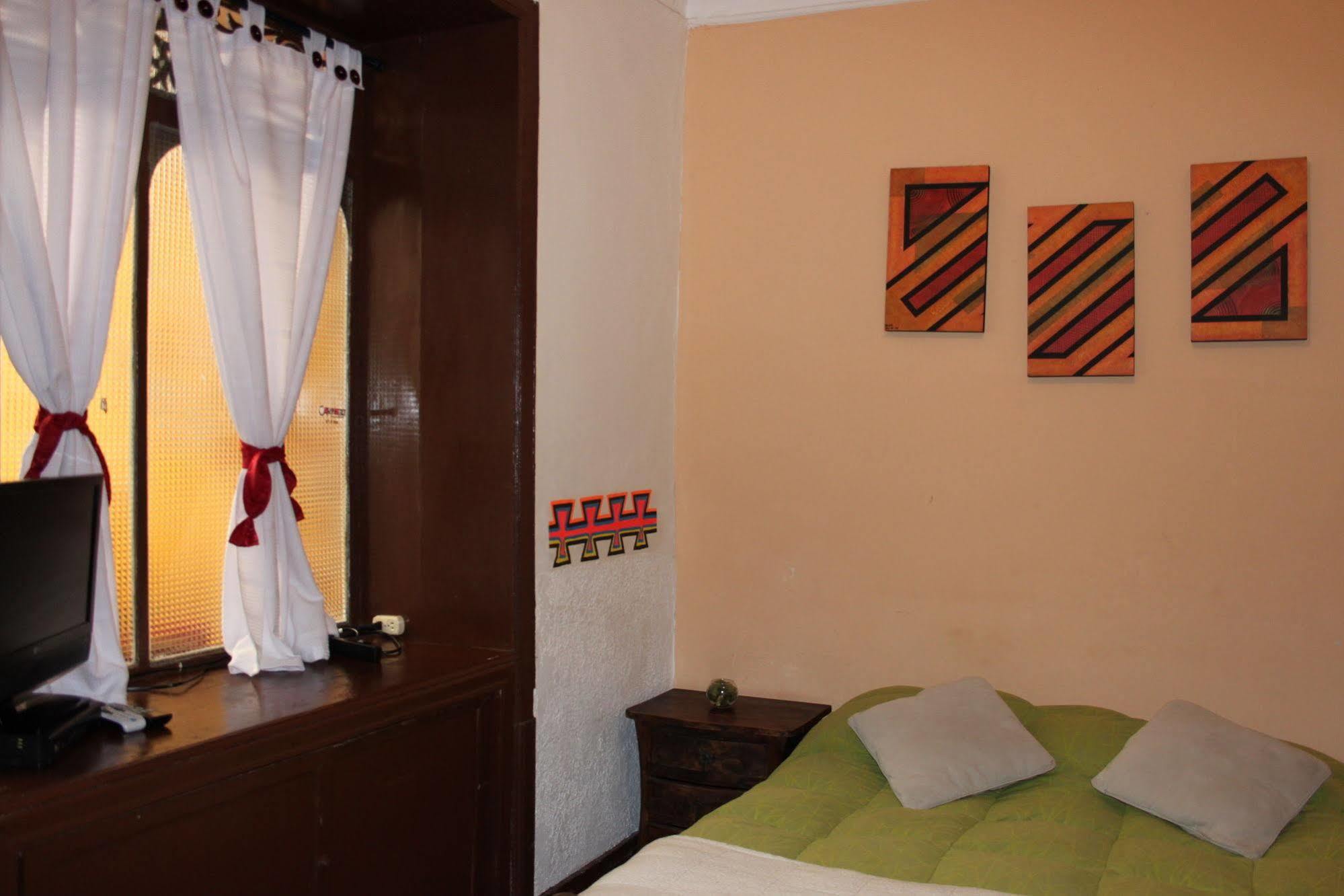 Hostal Iku Backpackers *