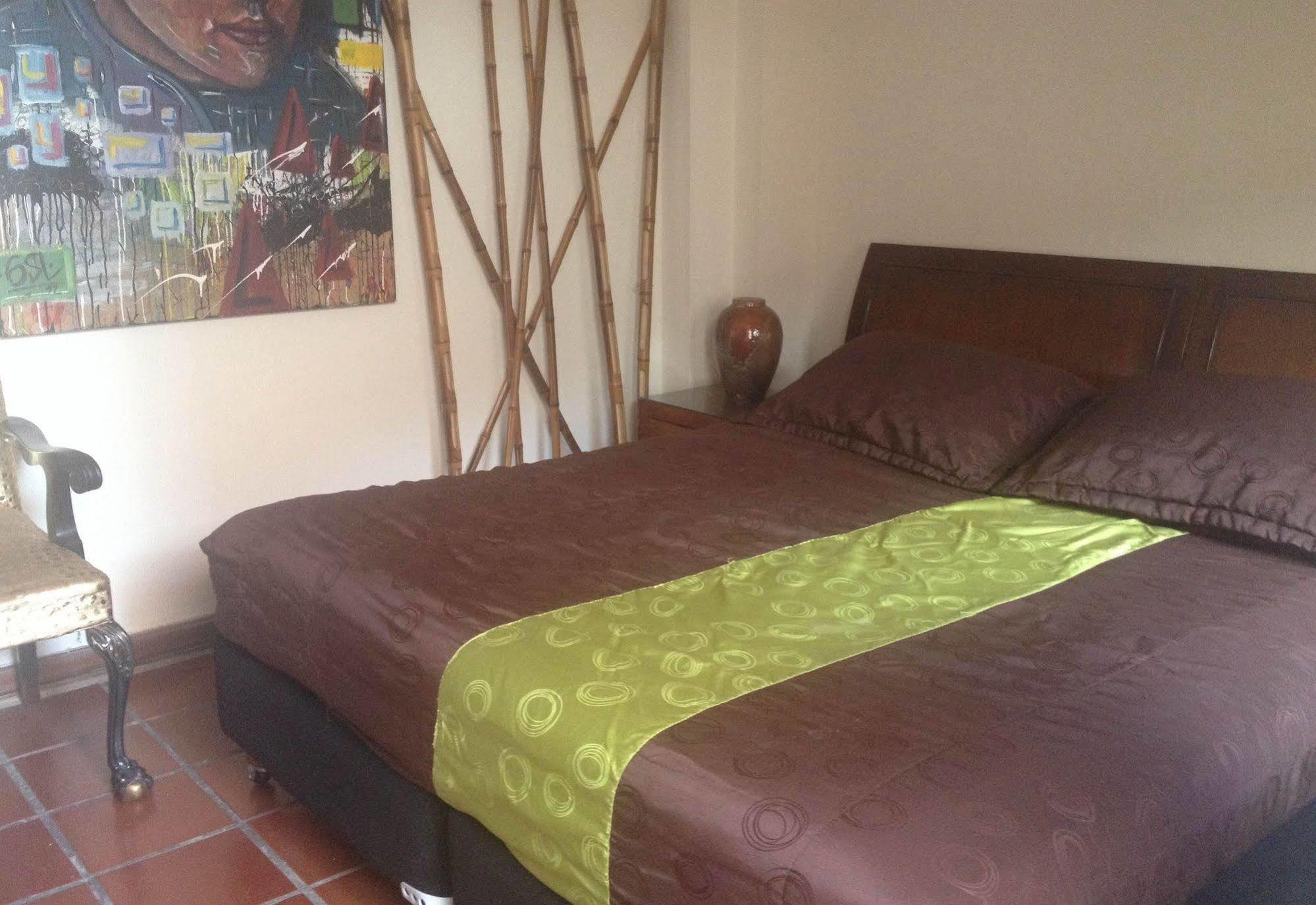 Violeta Park Hostal
