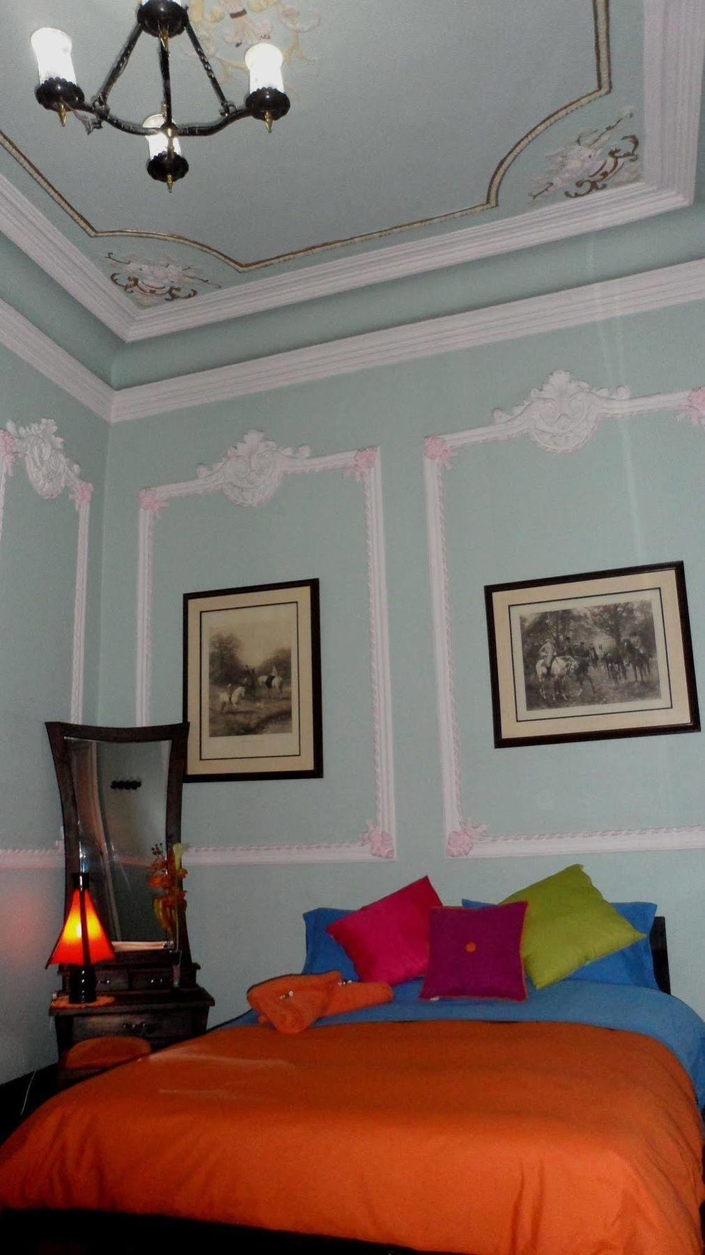 Zohar Hostal *