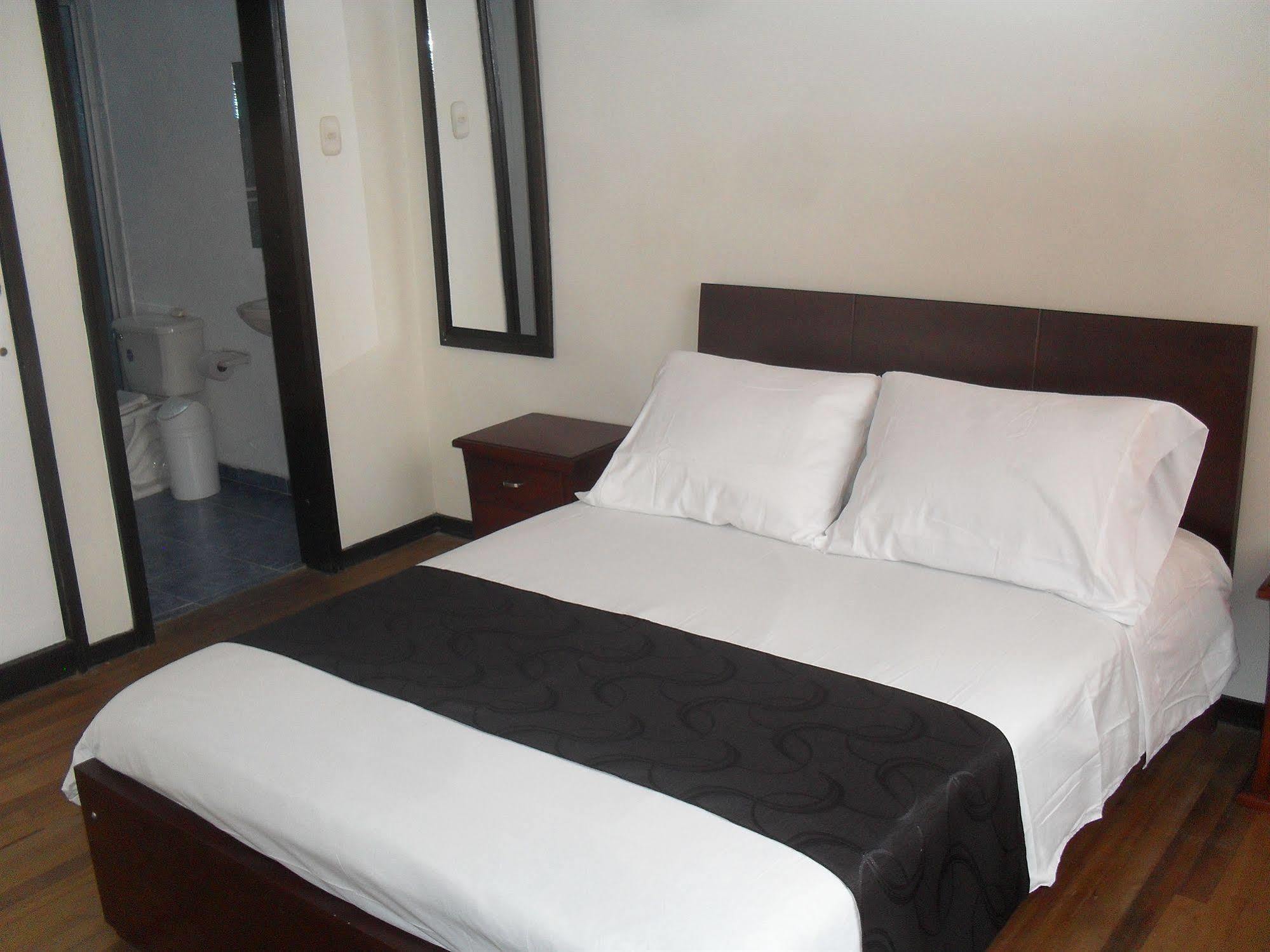 Hotel Pasajero Suites, Corferias 3*