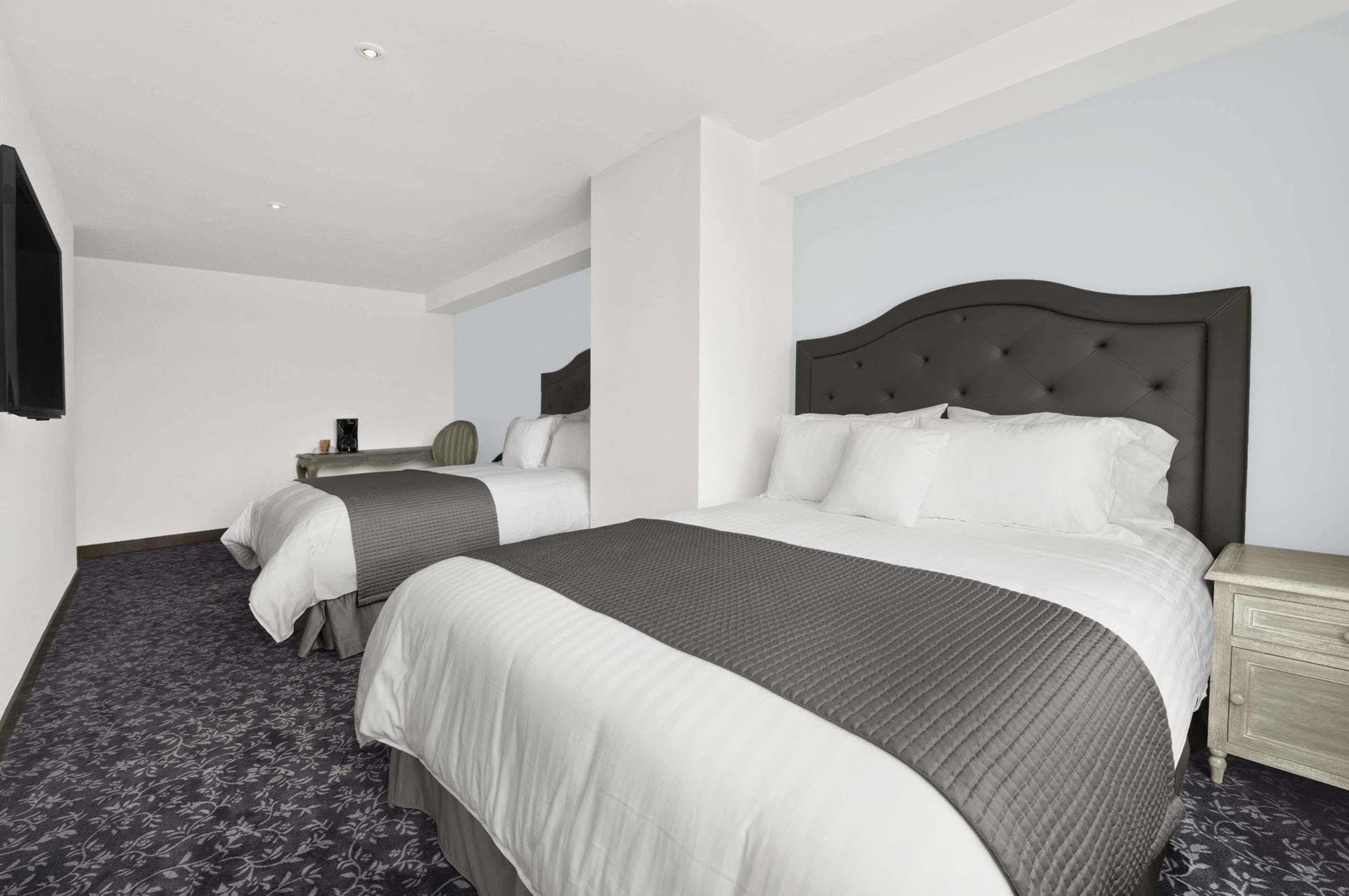 Ramada Parque 93 4*
