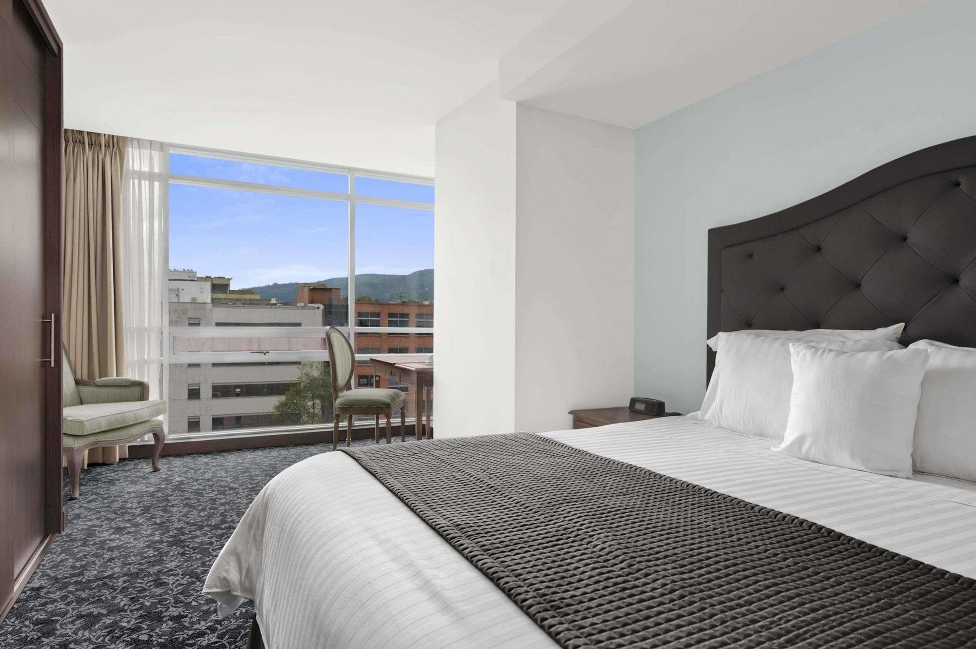 Ramada Parque 93 4*