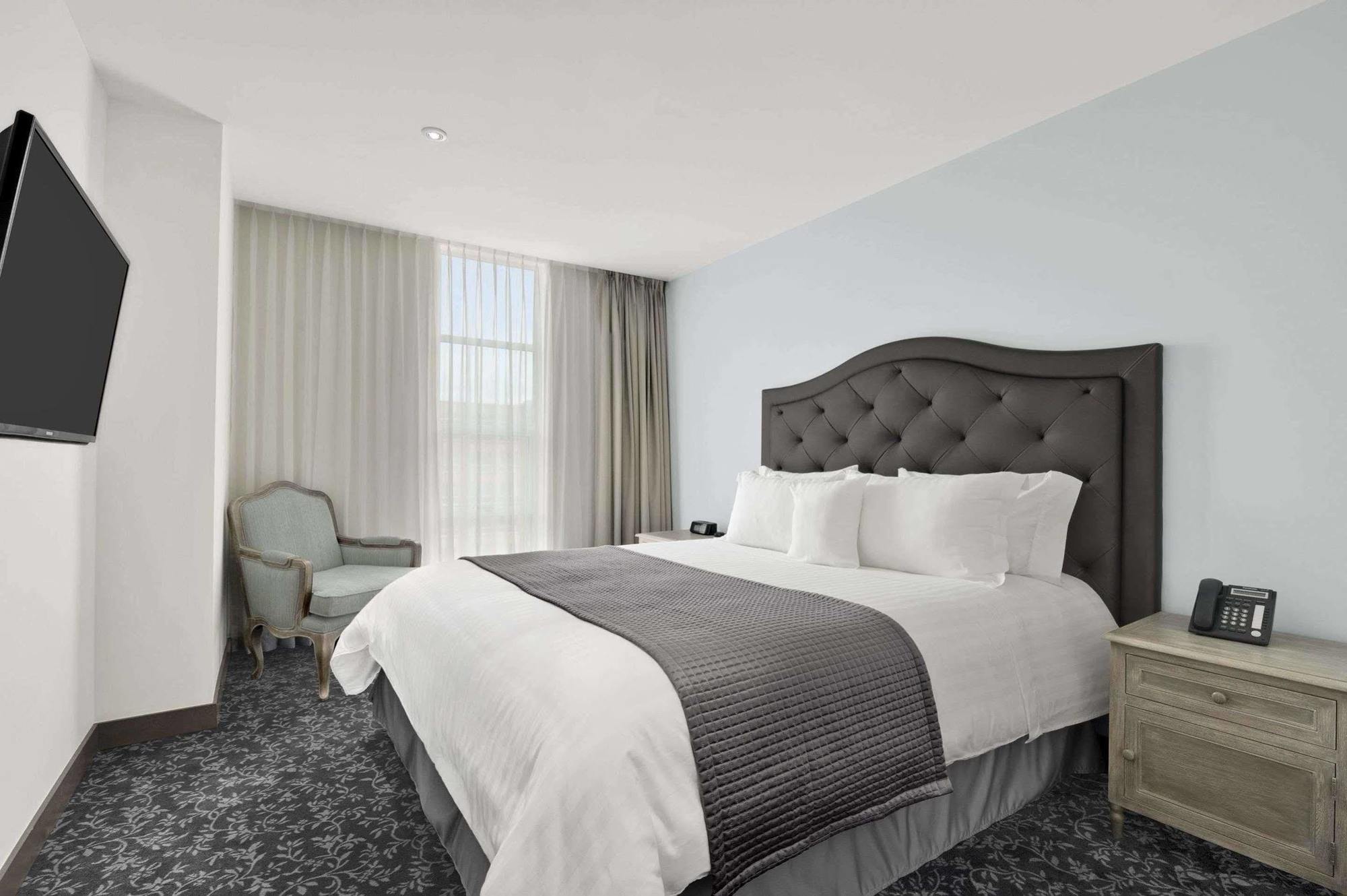 Hotel Ramada Parque 93 4*