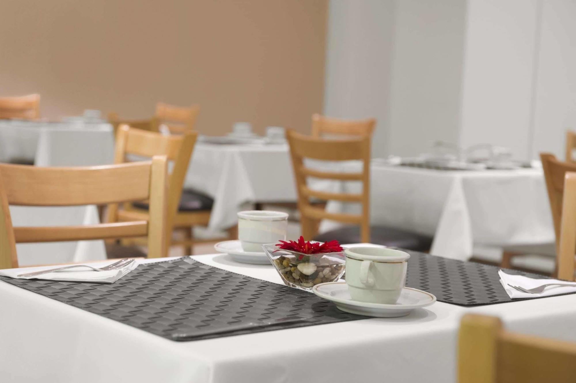 Hotel Ramada Parque 93