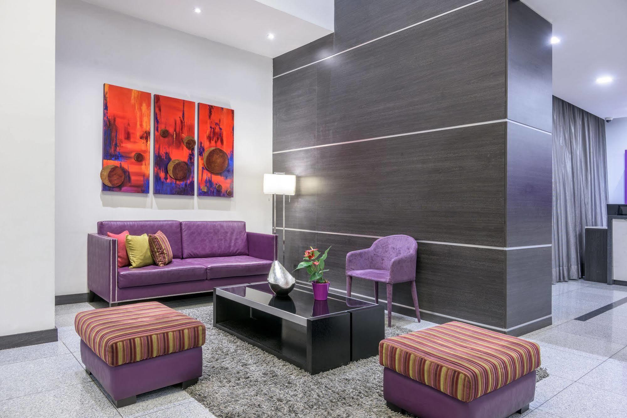 Hotel Nh Urban 26 Royal
