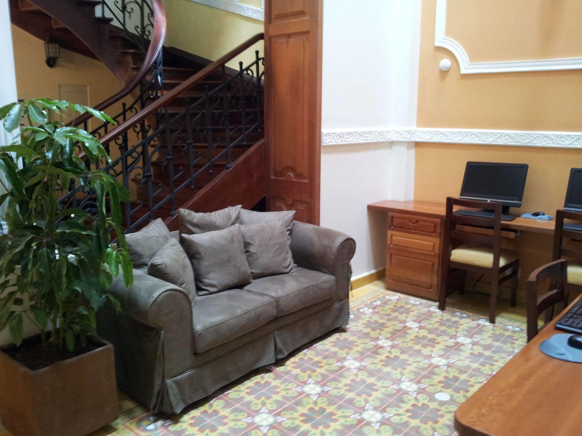Santa Lucia Boutique