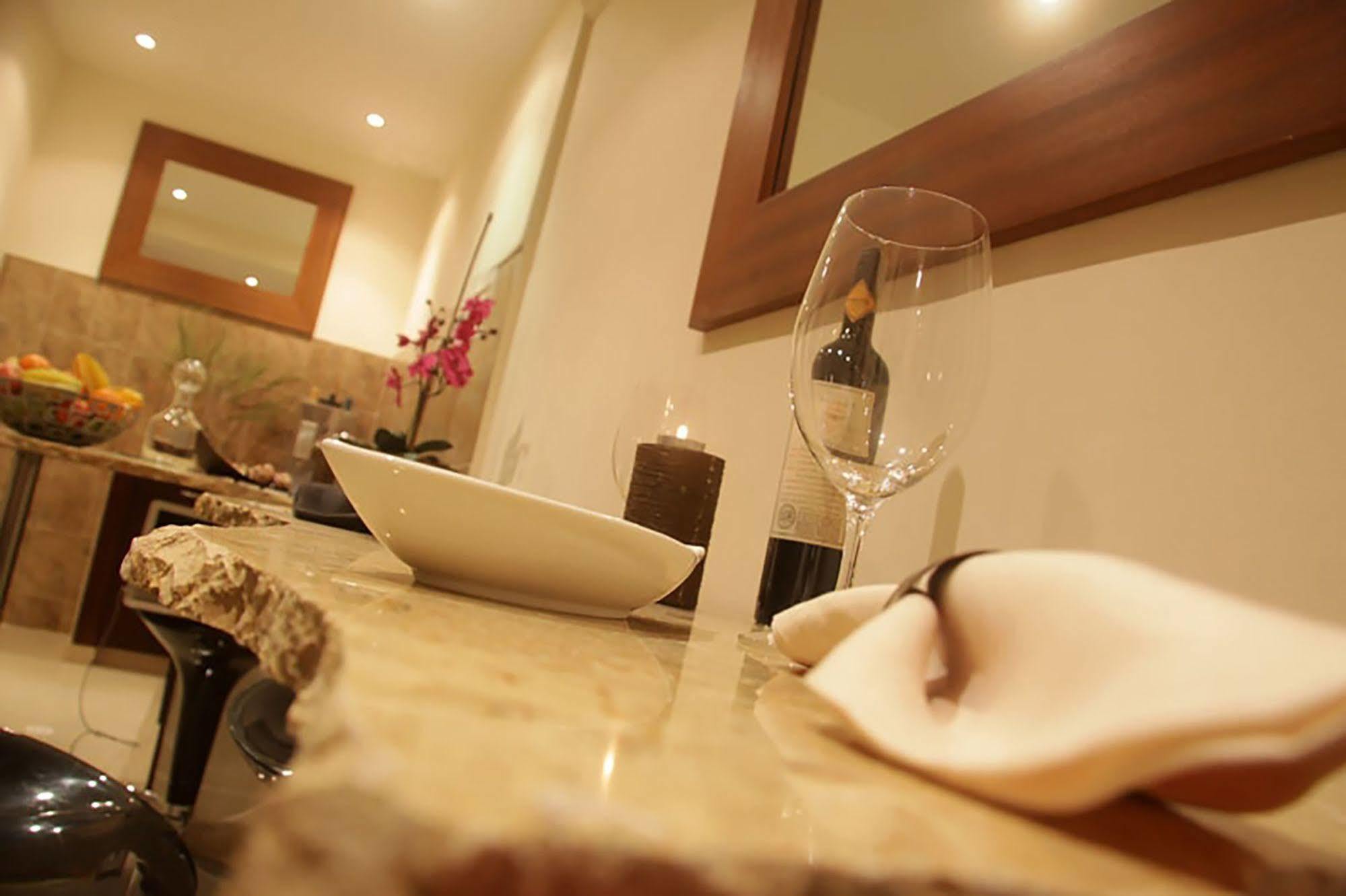 6 Hotel 4*