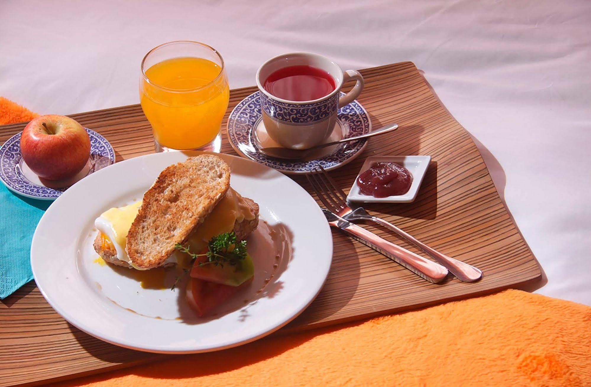 6 Hotel 4*