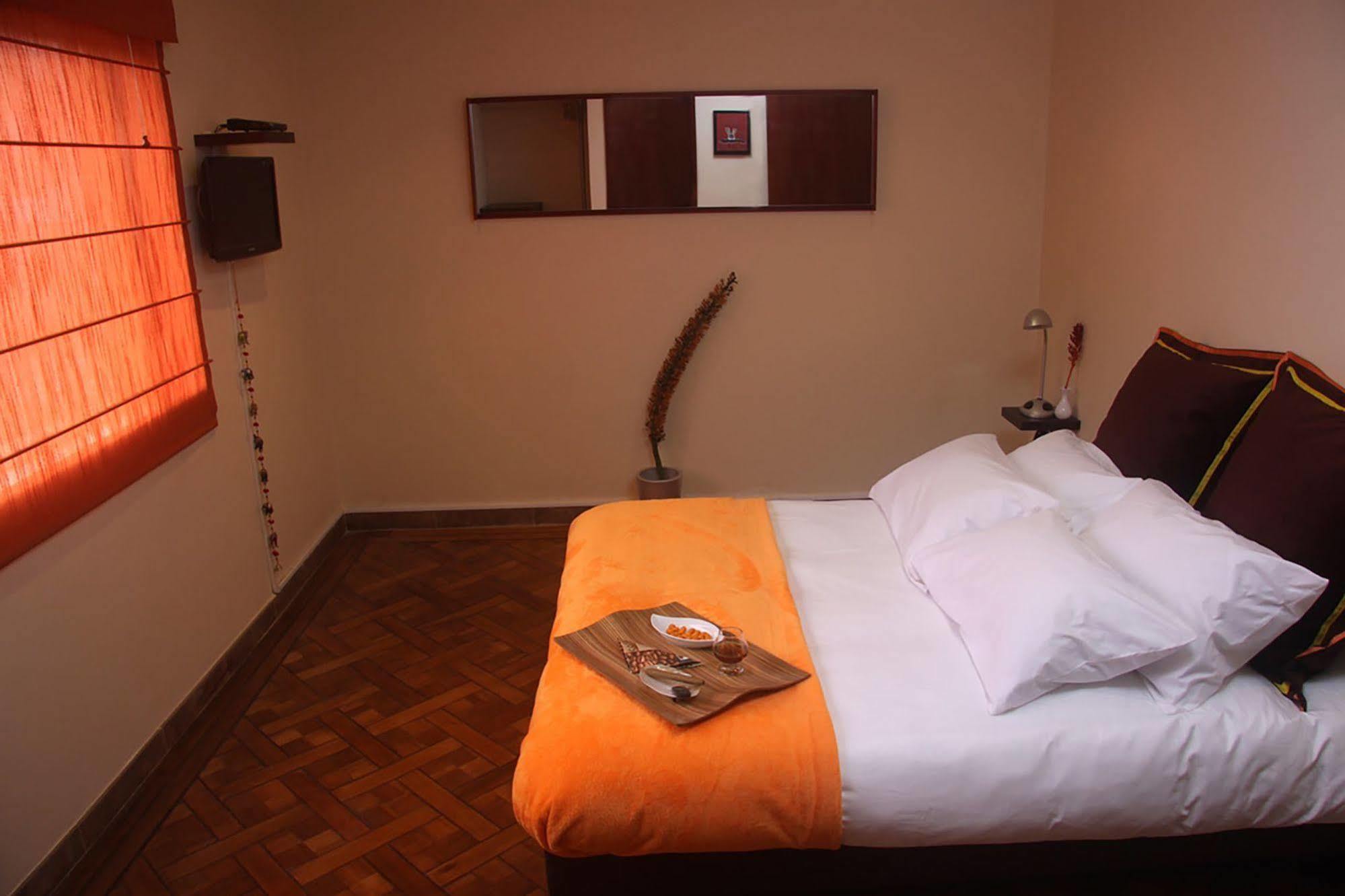 6 Hotel 4*