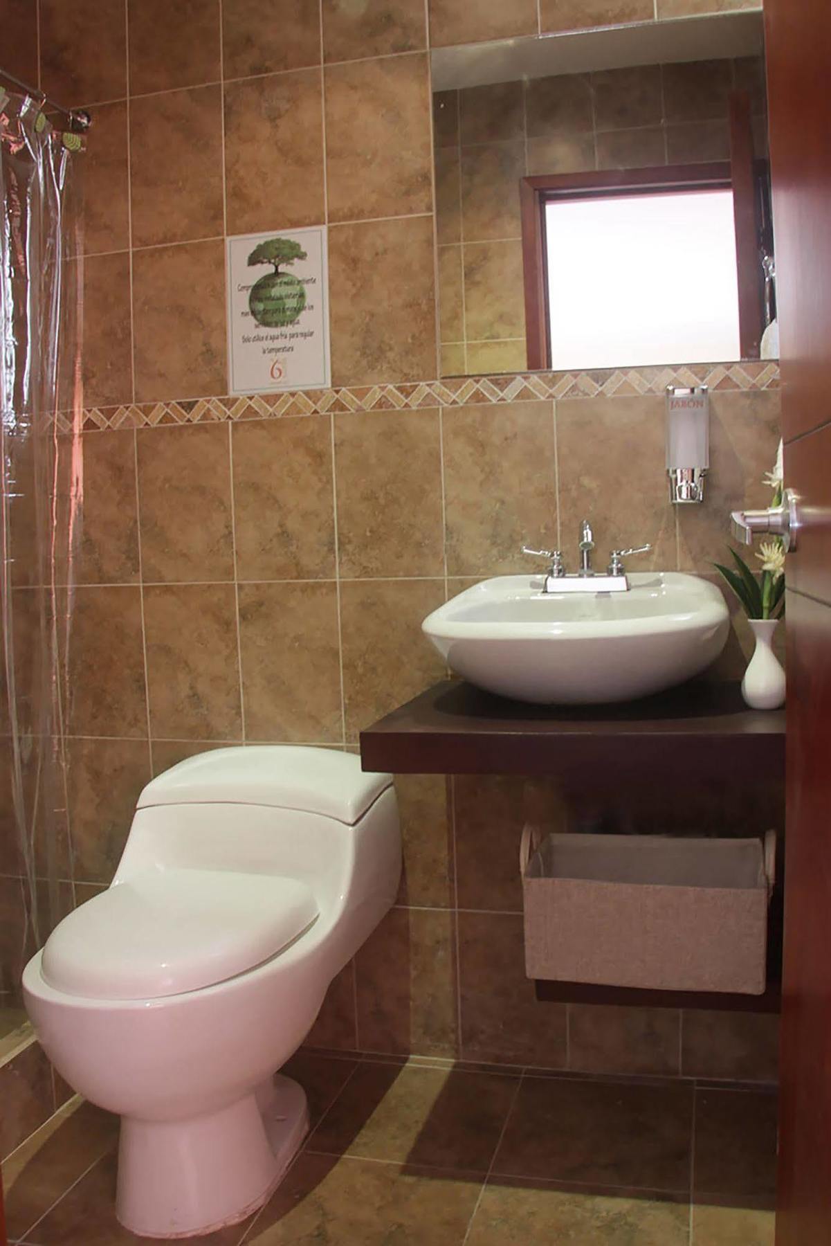 6 Hotel 4*