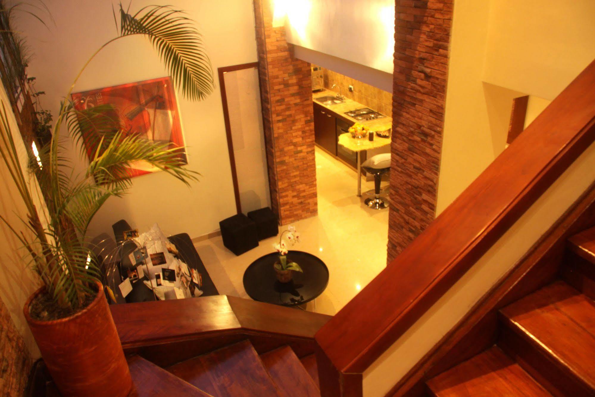 Hotel 6