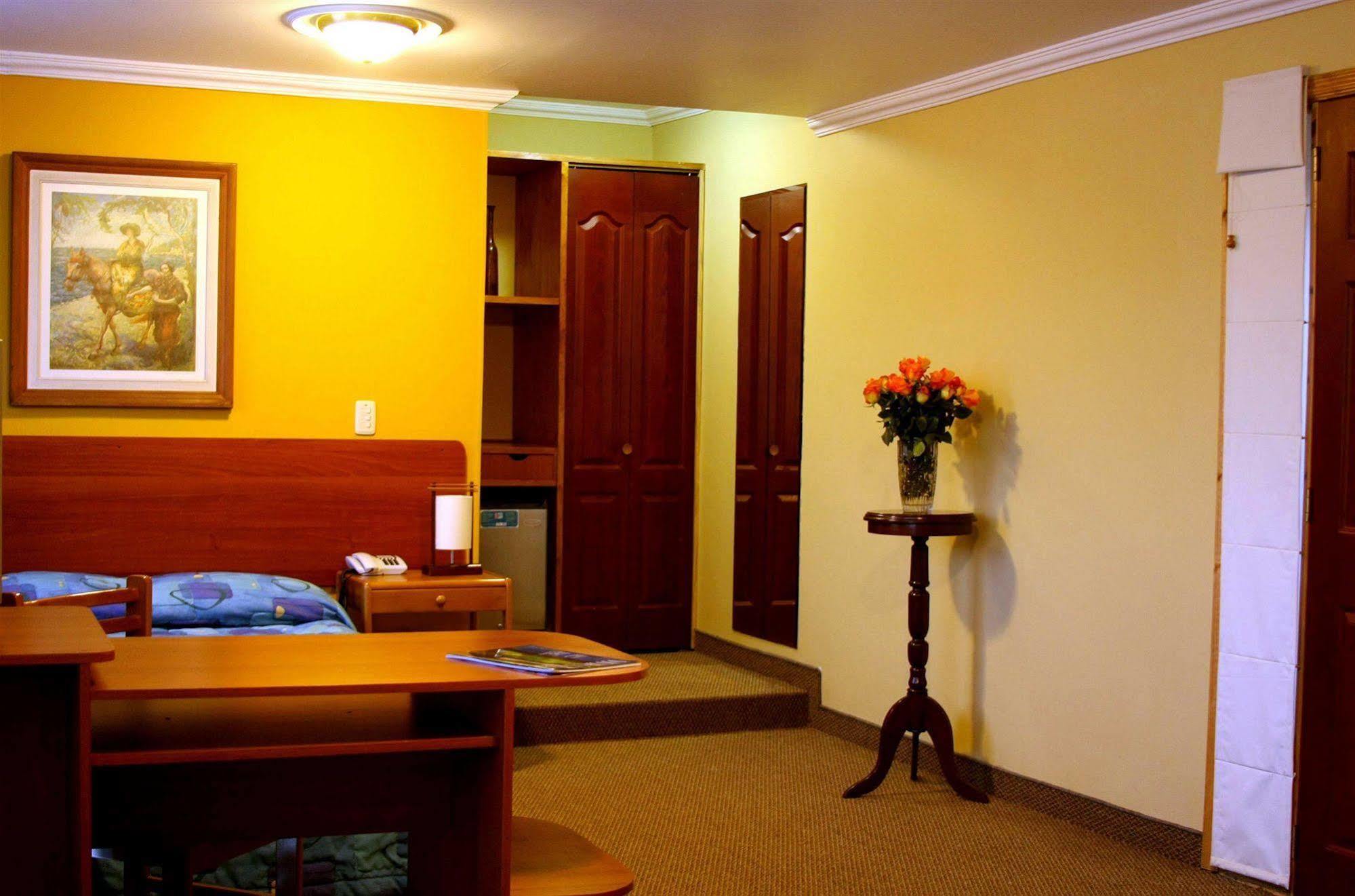 El Campin Hotel 3*