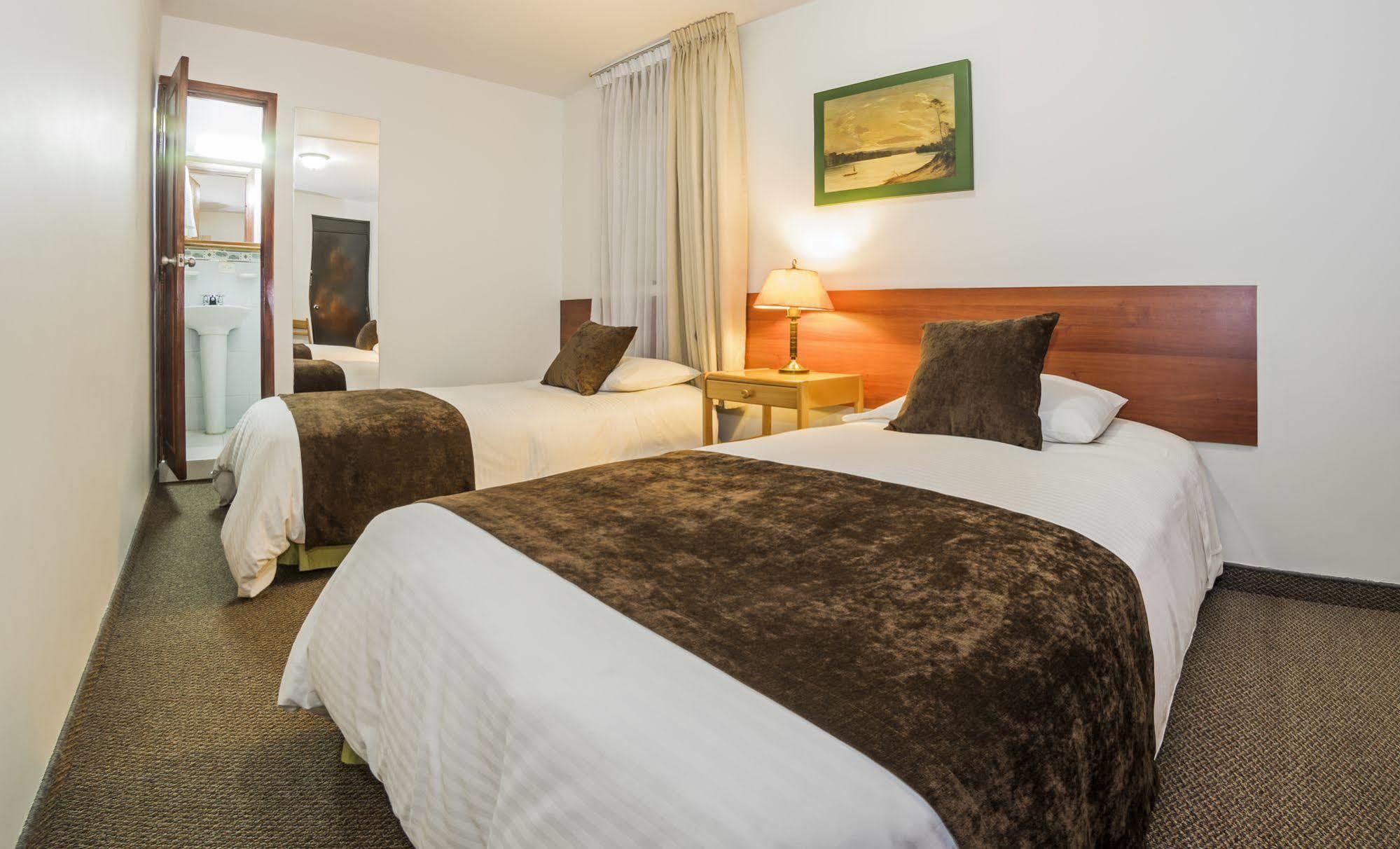 El Campin Hotel 3*