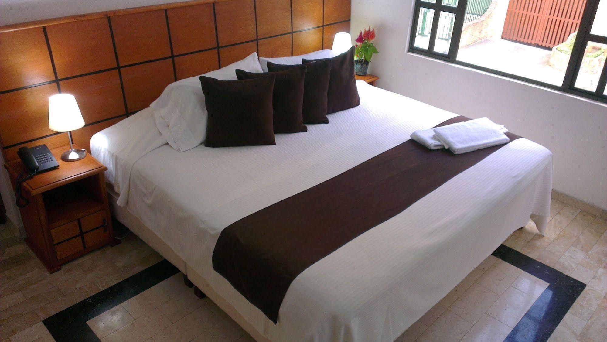 Hotel Embajada Real 3*