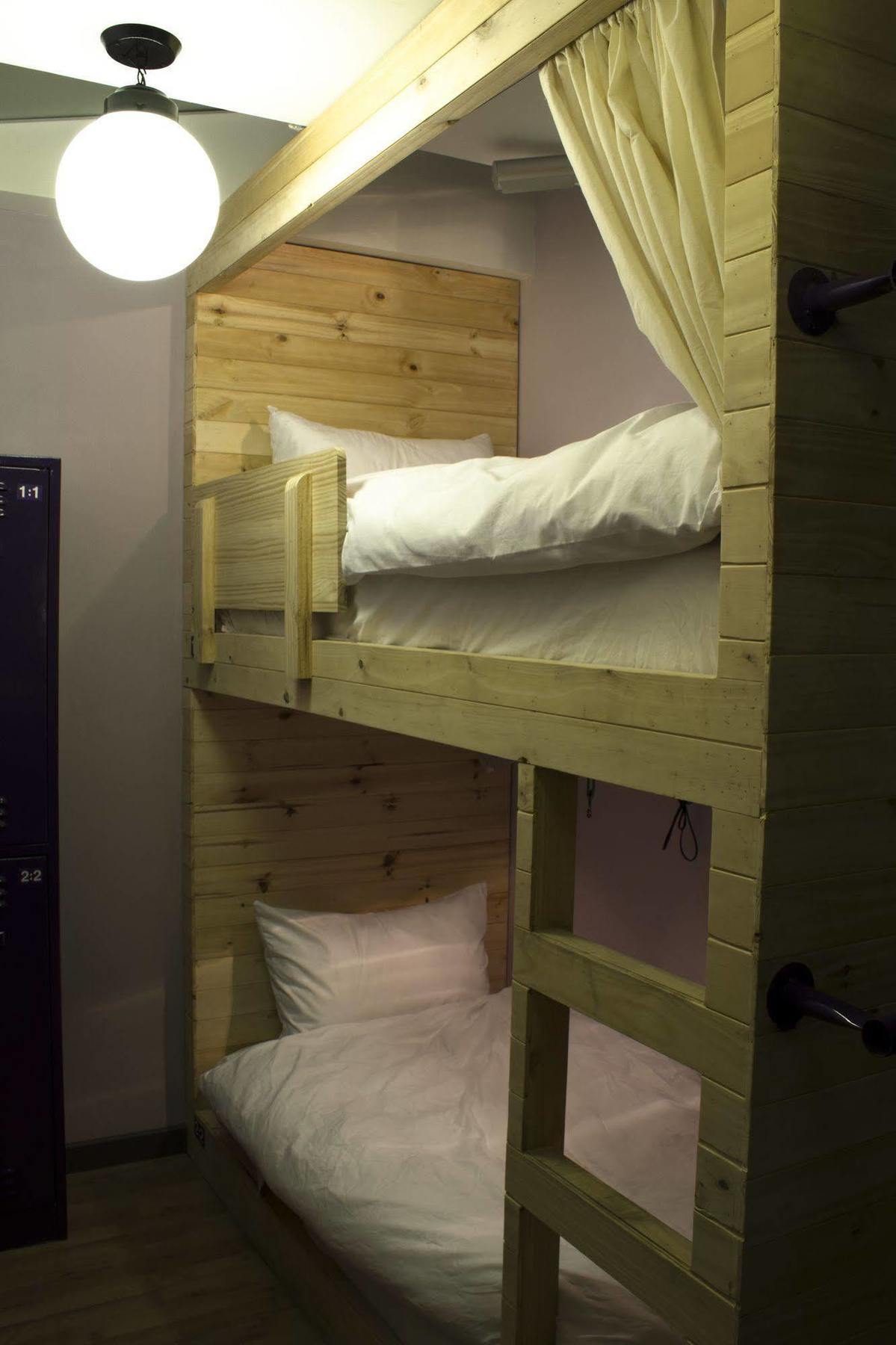 12:12 Hostal *