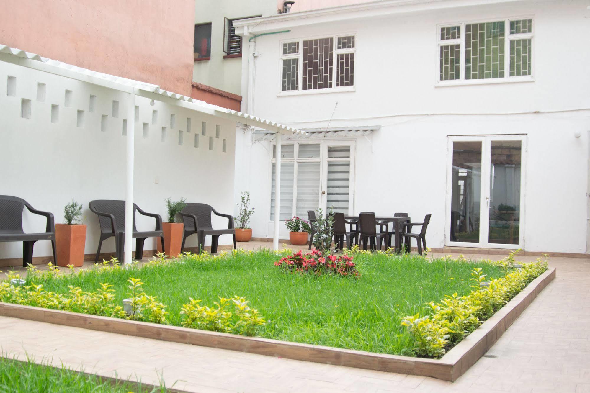 Casa Jota Hotel
