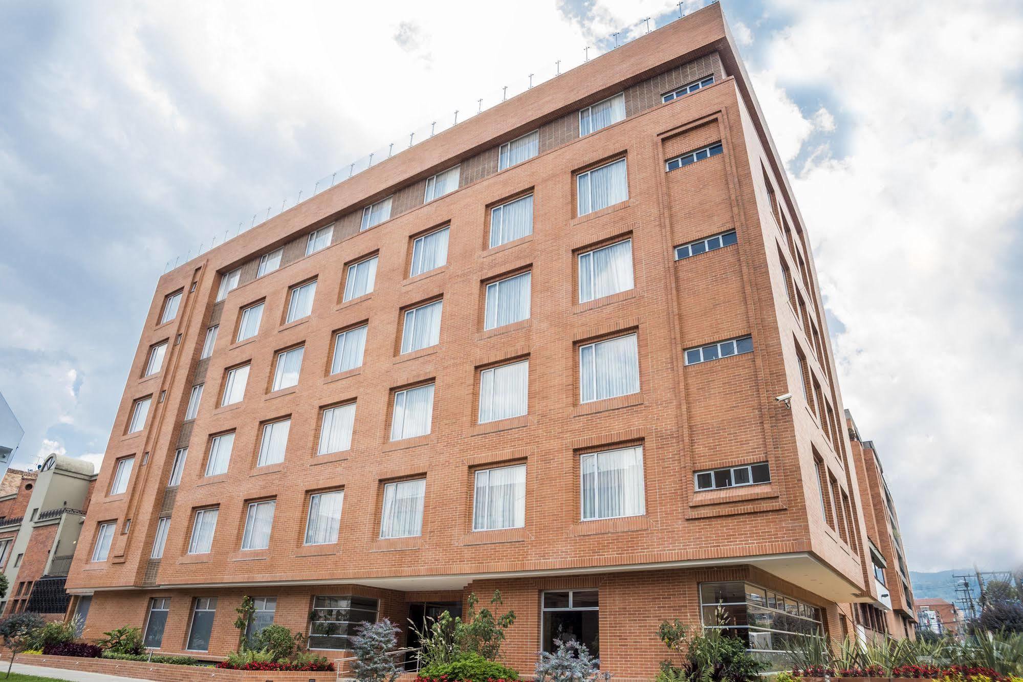 Plaza Apartahotel 4*
