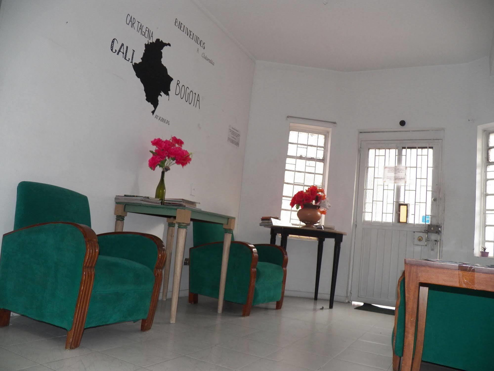 Guest house Hostel Mi Casa Blanca 2*